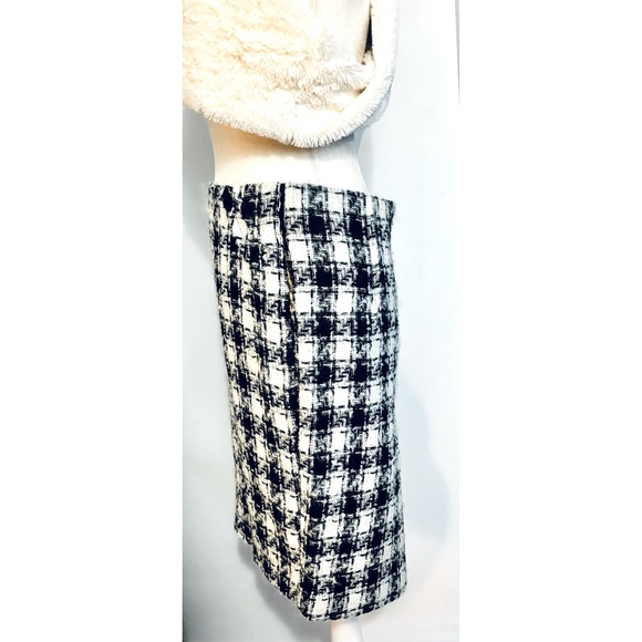 Fuzzy wool pencil skirt knee length in black and white houndstooth- Size 6 - Picture 2 of 11